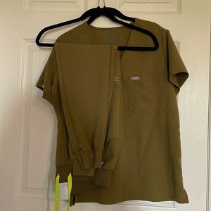 Small Figs top & high waisted small joggers bottom, Color: Moss green